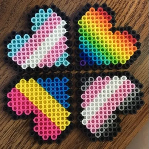 Regnbue perleplade – Regnbue af LGBTQ+-hjerter