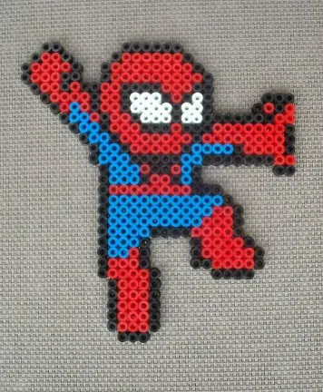 Spiderman perleplade – Spider-Man angriber